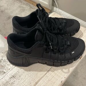 Nike Metcon size 7.5 black worn twice